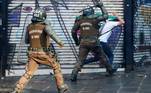 Nesta semana os chilenos voltaram às ruas para lembrar o aniversário de um ano dos protestos de outubro de 2019, que deixou pelo menos 30 mortos e vários feridos permanentes. A Praça Itália, em Santiago, voltou a se encher de manifestantes e em outras cidades estudantes foram presos