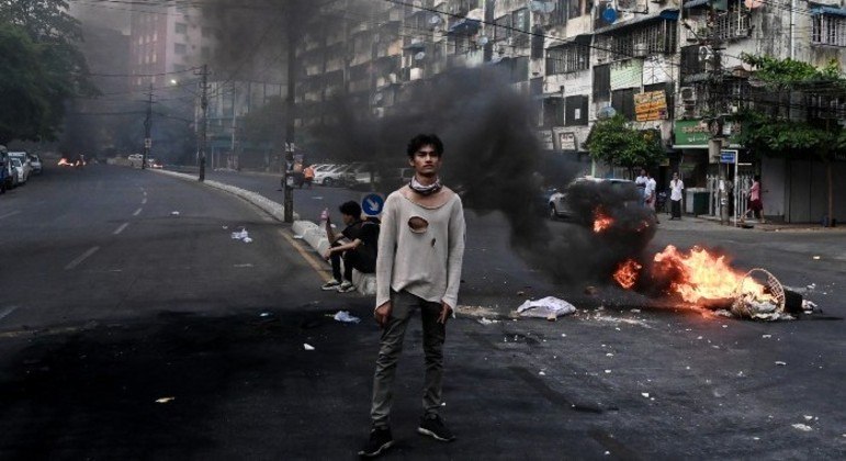 Generais do país seguem com repressão brutal contra manifestantes