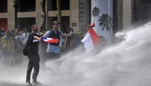Manifestantes ocupam as ruas de Paris contra restrições anticovid 