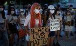 Cerca de 700 pessoas participaram do protesto contra o racismo em Osaka, no Japão, neste domingo (7)