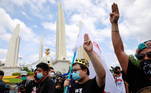 No auge do movimento de protesto, no ano passado, dezenas de milhares de manifestantes saíram às ruas da capital tailandesa para pedir a renúncia do primeiro-ministro Prayut Chan-O-Cha, assim como uma nova Constituição e reforma da monarquia. Até então, este tema era considerado um tabu no país, onde a família real se considera intocável