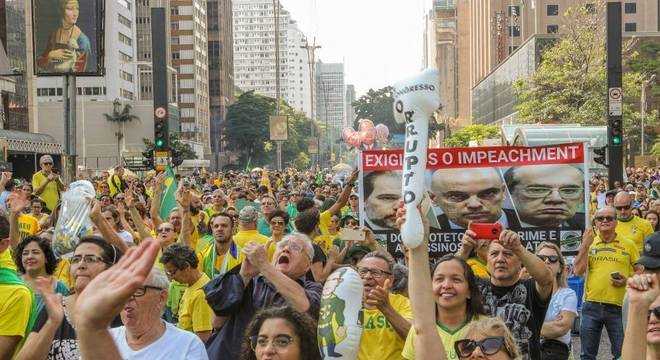 Manifestantes se reúnem nas proximidades do Masp e da Fiesp, em São Paulo