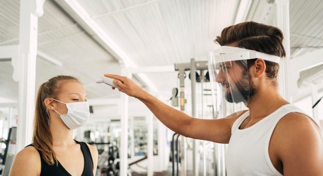 Protetores faciais são ineficazes contra o coronavírus