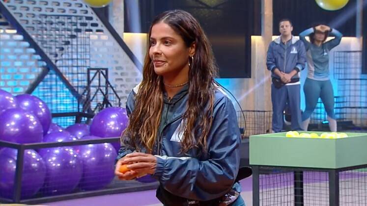 Na segunda rodada, Gyselle conseguiu ensacar duas bolas de
tênis logo que chegou à raia verde. As bolas de pilates também entraram com mais
facilidade. O resultado foi: duas bolas de pilates, quatro de tênis e uma de pingue-pongue