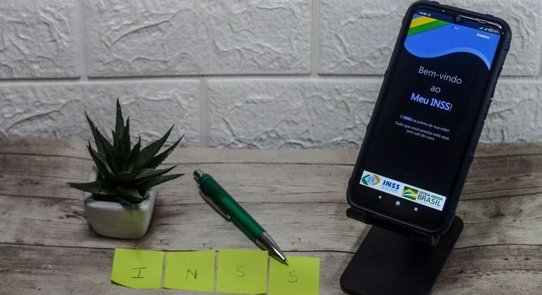 Prova de vida digital é feita por reconhecimento facial, com câmara do celular, por aplicativo