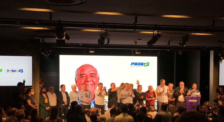 Aécio Neves e Eduardo Azeredo participaram da convenção do PSDB