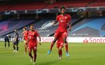 Kingsley Coman comemora seu gol de cabeça que abriu o placar para o Bayern contra o PSG