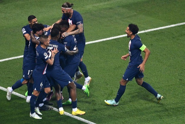 Com Neymar e Mbappé entrosados, o PSG ganhou da Juventus, na França. O jogo acabou em 2 a 1 para os donos da casa, que agora estão em segundo lugar no Grupo H, atrás do Benfica. Os dois clubes têm a mesma quantidade de pontos, mas, pelo saldo de gols, os franceses ficam em 2º