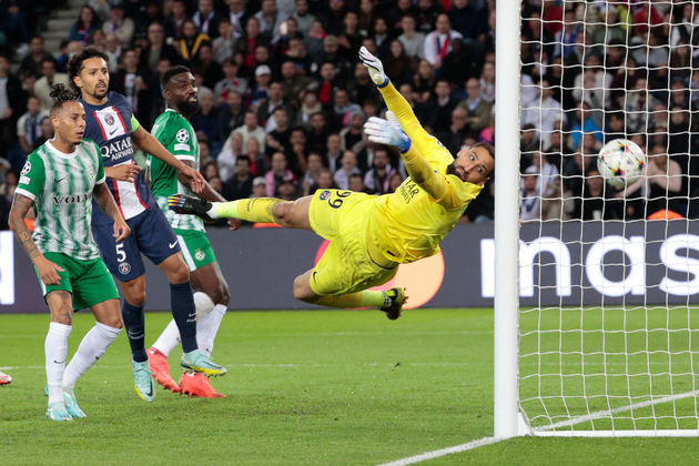 Na segunda etapa, Mbappé fez o quinto gol do time da capital francesa. Aos 67 minutos, Neymar chutou a bola para o gol, que desviou no pé de Goldberg, zagueiro do Maccabi, e foi para o fundo da rede. No apagar das luzes, Carlos Soler marcou o sétimo gol do PSG