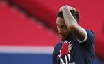 Na derrota de 1 a 0 do PSG para o Lille, neste sábado (3), quem roubou a cena foi Neymar. No entanto, não foi pelos dribles e jogadas incríveis, mas sim por, mais uma vez, protagonizar um chilique em campo, sendo expulso já nos minutos finais pelo segundo cartão amarelo