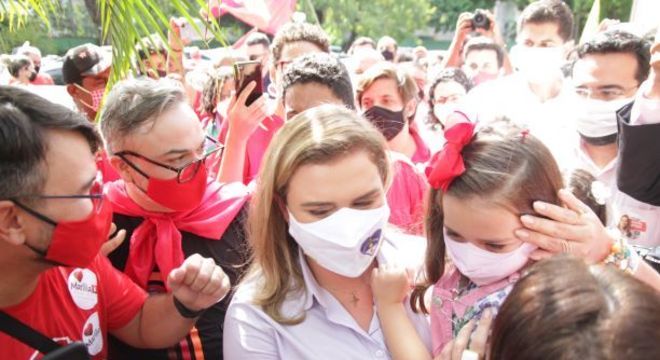 A candidata petista  derrotada,  Marília Arraes vota no segundo turno em Recife