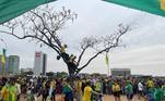 Público acompanha evento na Esplanada dos Ministérios pelos 200 anos da independência do Brasil 