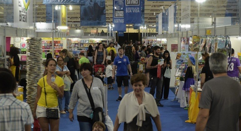 Público na Bienal Internacional do Livro de Brasília