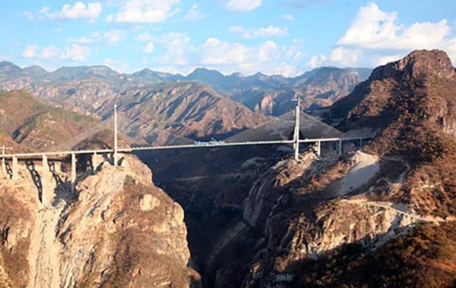 Puente Baluarte - 403m - Inaugurada em 2012, liga os estados de Sinaloa e Durango, no oeste do México. Passa sobre o Rio Baluarte e tem 1.124 metros de extensão. 