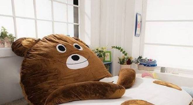 Puff gigante para dormir em formato de urso
