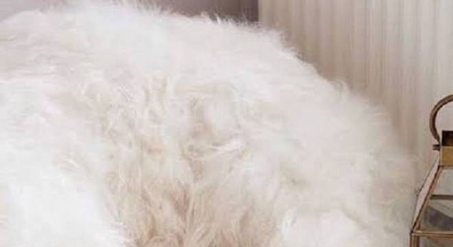 Puff gigante para quarto com tecido peludo