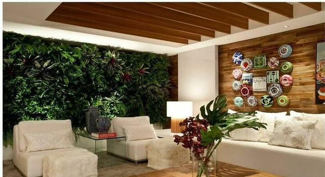 puff quadrado - puff revestido com pelos brancos e tapete de pelo 