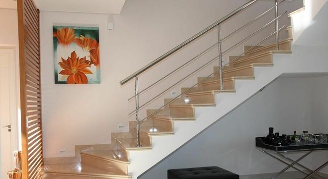 puff quadrado - sala de estar com puff preto 