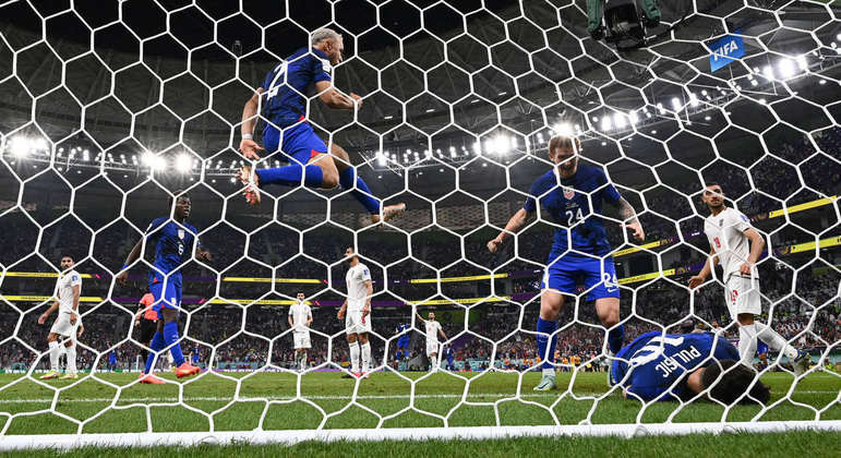 Gol de Pulisic, no chão, garantiu a vitória dos EUA contra o Irã