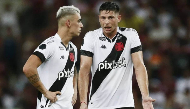 6. Crise econômicaNada melhor do que uma vitória importante para tirar o foco dos problemas econômicos vividos pelo Vasco. O time carioca está em uma situação delicada com a 777 Partners (dono da SAF) e sofreu transfer ban por dívidas com Léo Jardim, Puma e Capasso