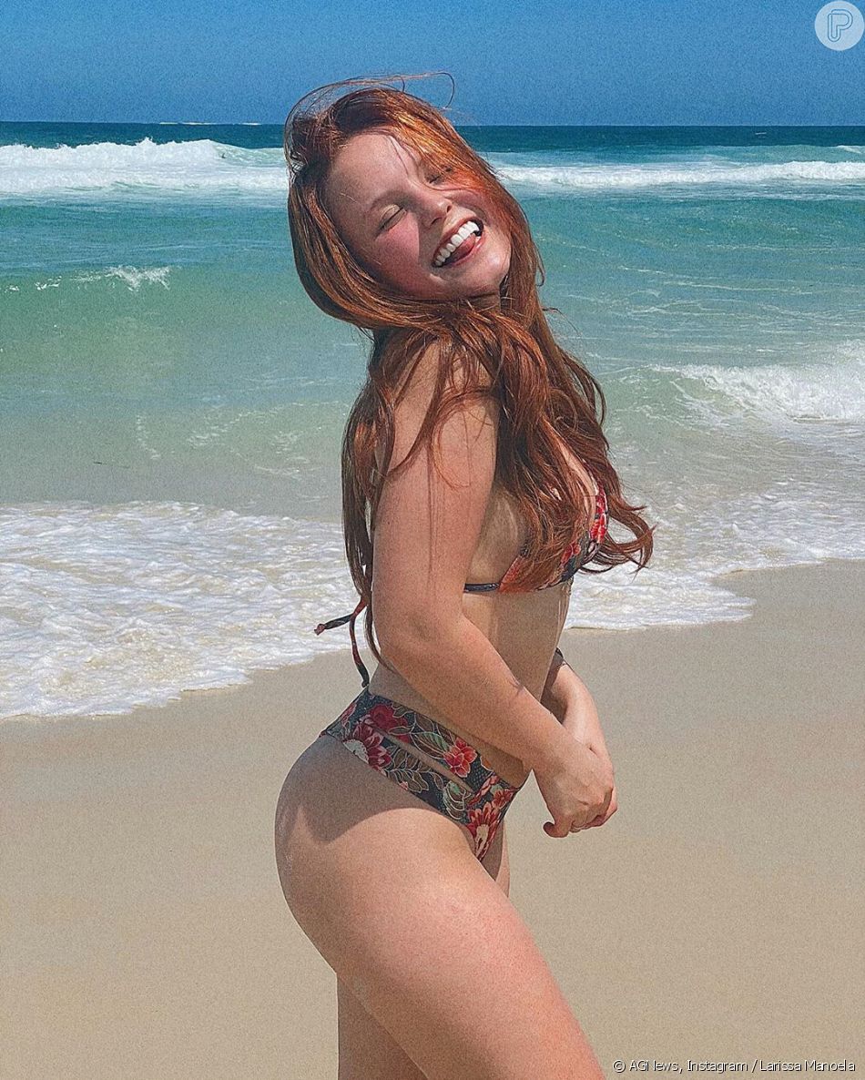 Larissa Manoela apostou em biquíni floral 