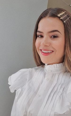 Ela abandonou o alisamento 