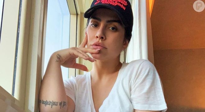 Cleo compartilha fotos sem make e serve de inspiração para milhares nas redes sociais