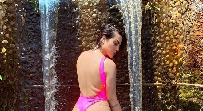 Cleo revelou ter engordado mais de 20 kg e criticou as críticas sofridas na web por conta de sua aparência