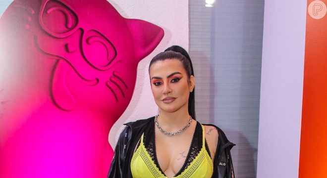 Cleo é dona de looks poderosos e cheios de personalidade