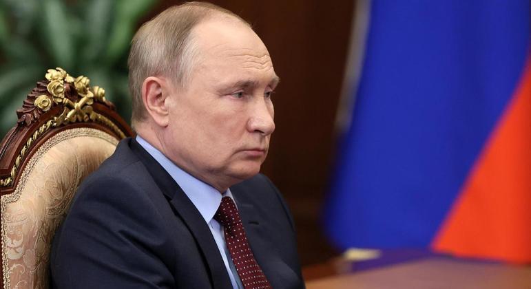 Vladimir Putin, presidente russo, não admite criação de zona de exclusão aérea sobre a Ucrânia