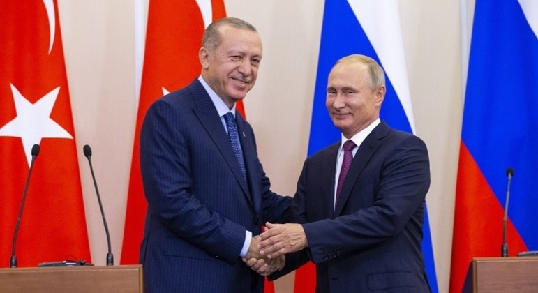 Presidente da Rússia, Vladimir Putin, e presidente da Turquia, Tayyip Erdogan, em Sochi