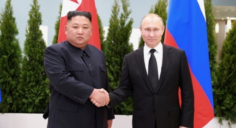 Kim Jong-un e Vladimir Putin em encontro oficial em 2019