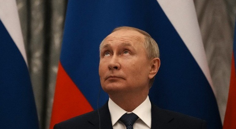 Presidente da Rússia, Vladimir Putin, luta para minimizar impacto de sanções pelo mundo