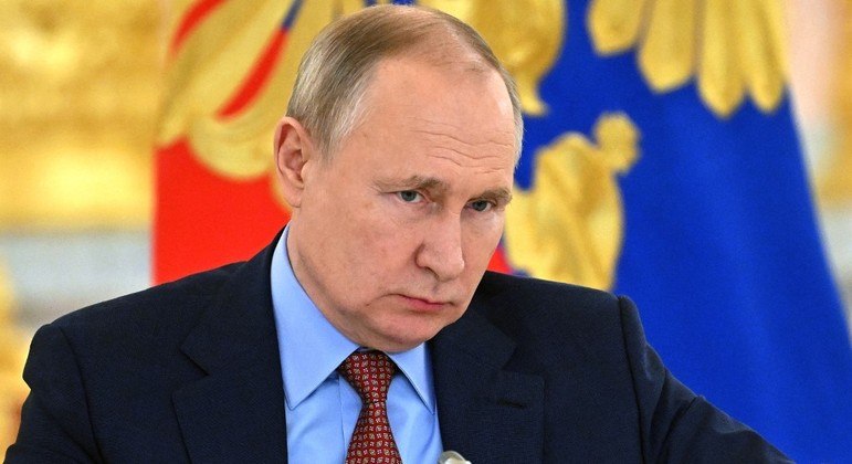 Presidente russo classifica como "histeria" especulações de invasão à Ucrânia