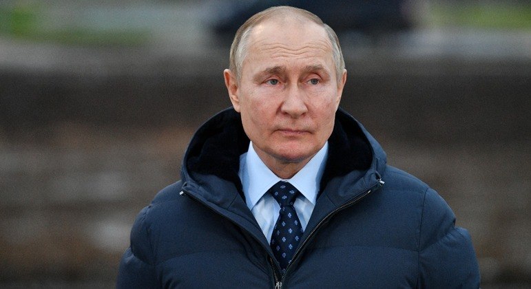 O presidente russo, Vladimir Putin, visita centro de transporte na região de Tver