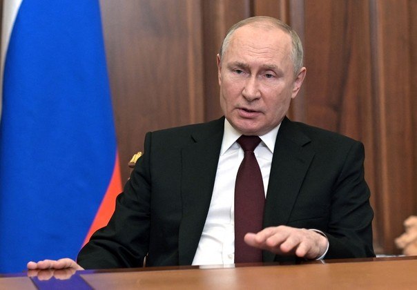 O presidente russo Vladimir Putin fala durante seu discurso à nação, no Kremlin, em Moscou
