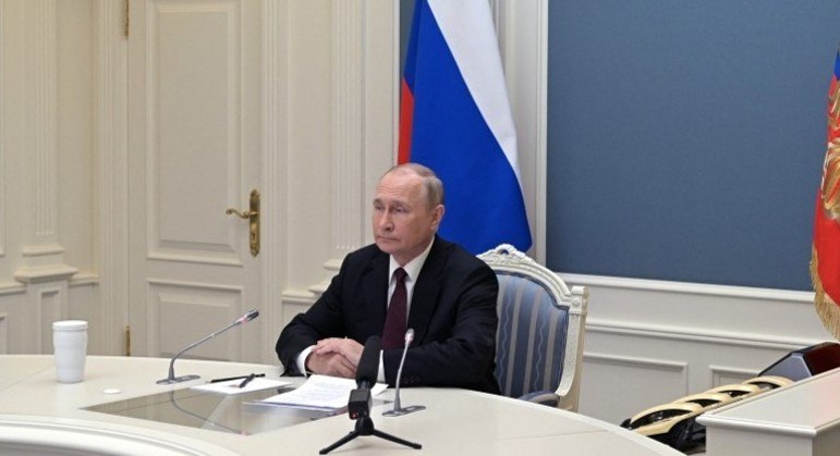 O presidente russo, Vladimir Putin, supervisiona o treinamento das forças estratégicas de dissuasão