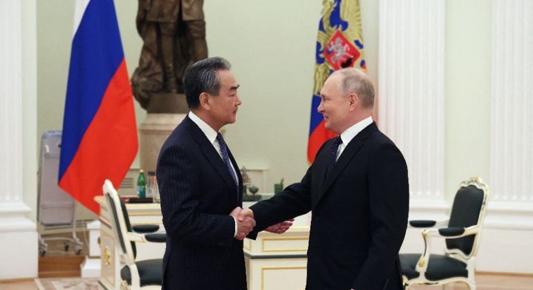 Putin recebe Wang Yi, chefe da diplomacia chinesa