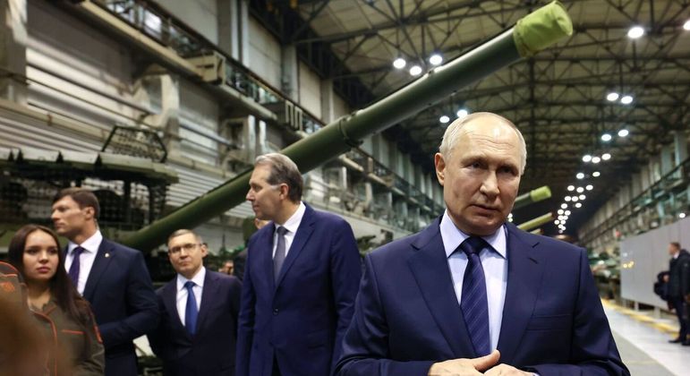 Putin deve ser reeleito em meio a guerra e a prosperidade econômica