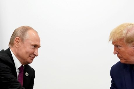 Putin e Trump em reunião do G20 no Japão, em junho de 2019