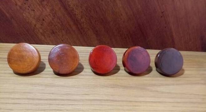 Puxadores de madeira com formato arredondado