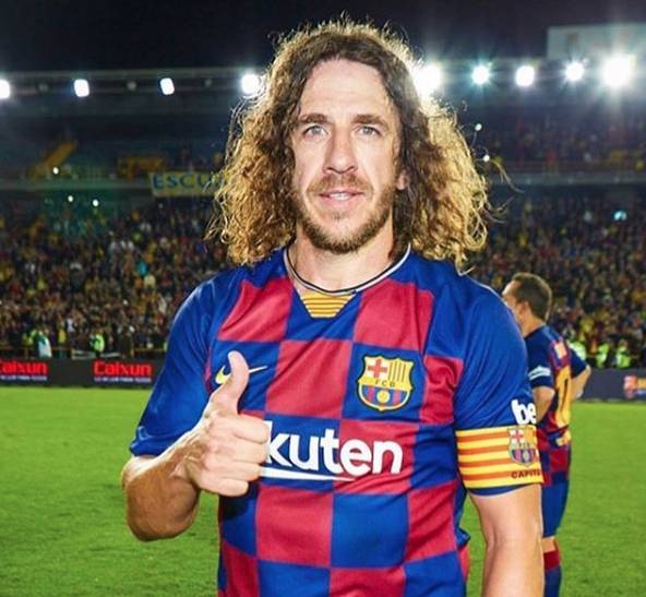 Esse é o jogador mais honesto do mundo! #carlespuyol #Barcelona #Messi