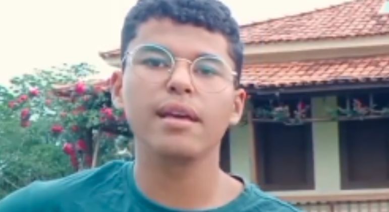 Cantor Kayo morre ao ser atingido por um raio