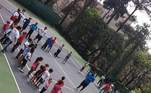 O Tênis na rua Paraisópolis é um sucesso entre as crianças
da comunidade e, segundo Da Hora, o projeto já chegou a atender cem crianças
por dia