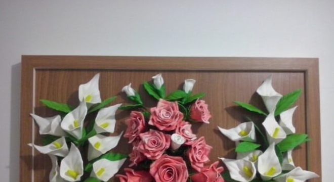Quadro de madeira com fores de EVA