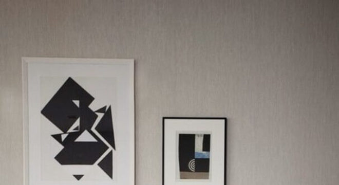 quadro preto e branco para quarto decorado em tons neutros 