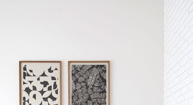 quadro preto e branco para quarto planejado 