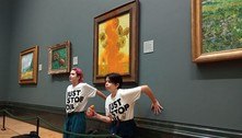 Ativistas ambientais jogam sopa em quadro de Van Gogh em museu de Londres