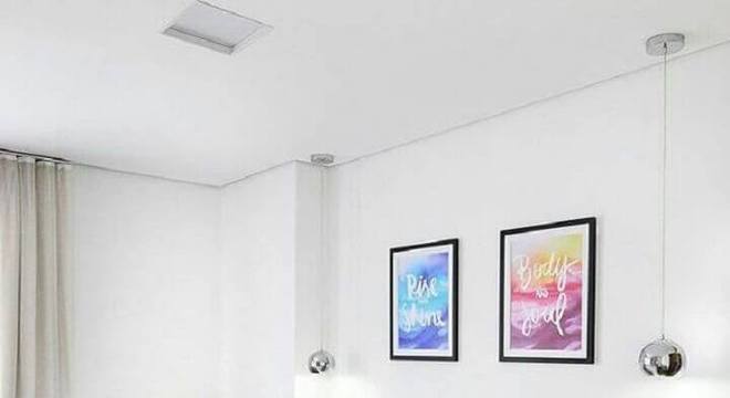 quadros coloridos para quarto de casal todo branco 