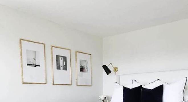 Quadros para quarto de casal decorado todo branco 